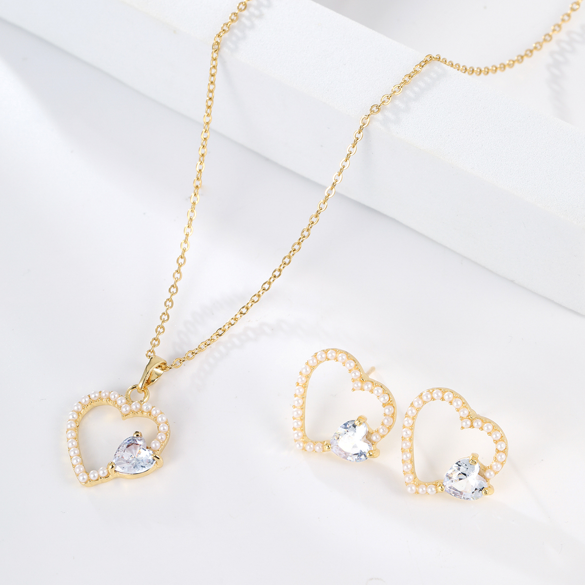 1 Set Fashion Heart Shape Alloy Plating Artificial Pearls Zircon 18k Gold Plated Unisex Earrings Necklace display picture 4