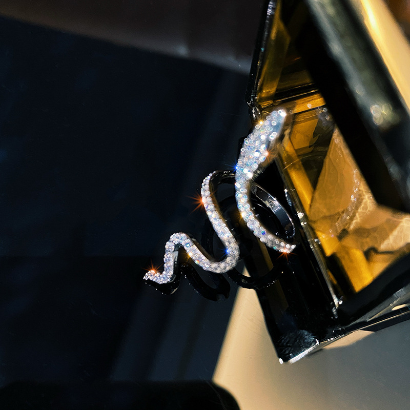 Lindo Serpiente Cobre Embutido Diamantes De Imitación Anillo Abierto 1 Pieza display picture 3