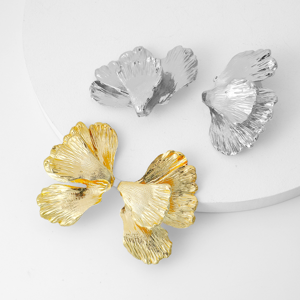 1 Pair Fashion Ginkgo Leaf Plating Alloy Ear Studs display picture 6