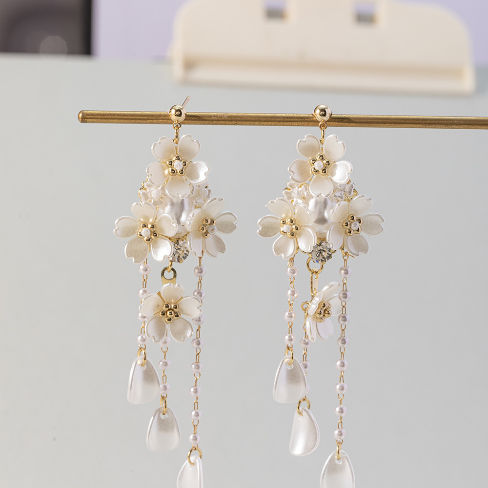 1 Pair Fashion Flower Shell Tassel Pearl Inlay Alloy Rhinestones Drop Earrings display picture 4