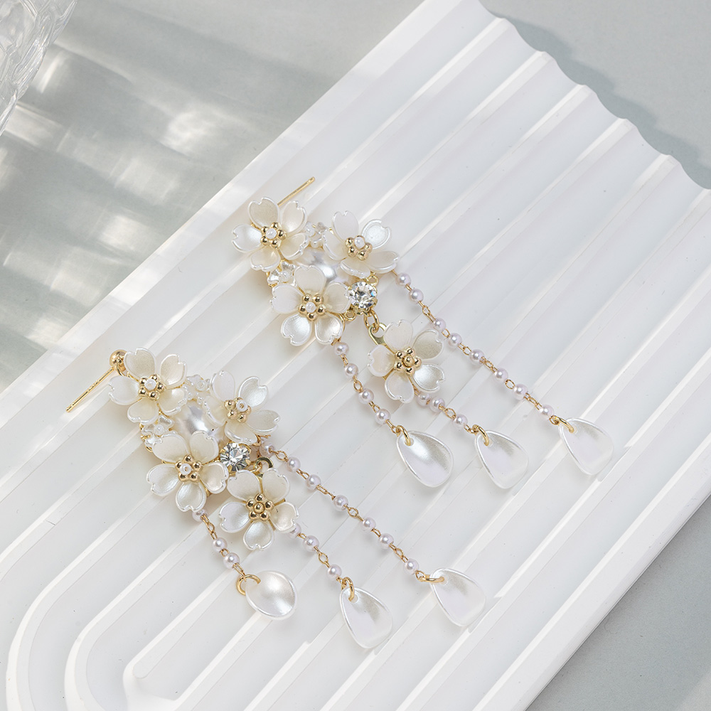 1 Pair Fashion Flower Shell Tassel Pearl Inlay Alloy Rhinestones Drop Earrings display picture 3