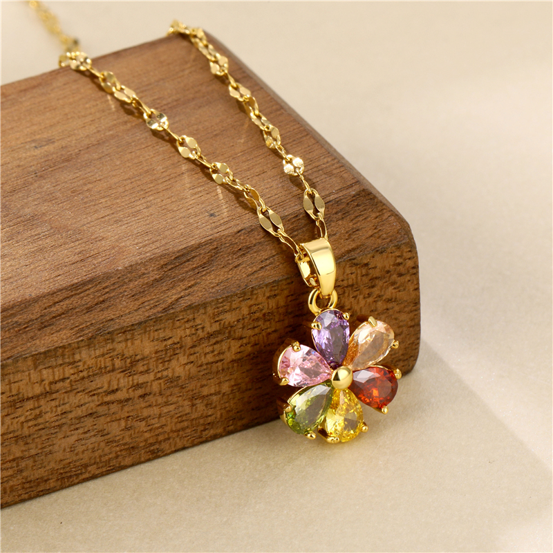 Brass 201 Stainless Steel 18K Gold Plated Shiny Plating Inlay Flower Zircon Pendant Necklace display picture 3