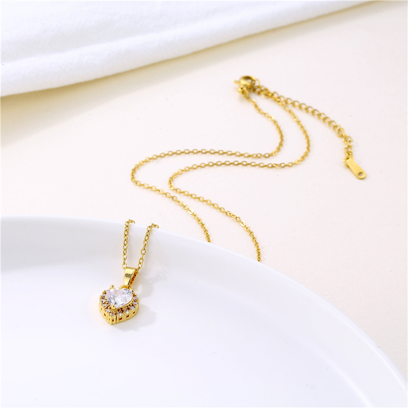 Fashion Water Droplets Heart Shape Snowflake Stainless Steel Inlay Zircon 18k Gold Plated Gold Plated Pendant Necklace display picture 10