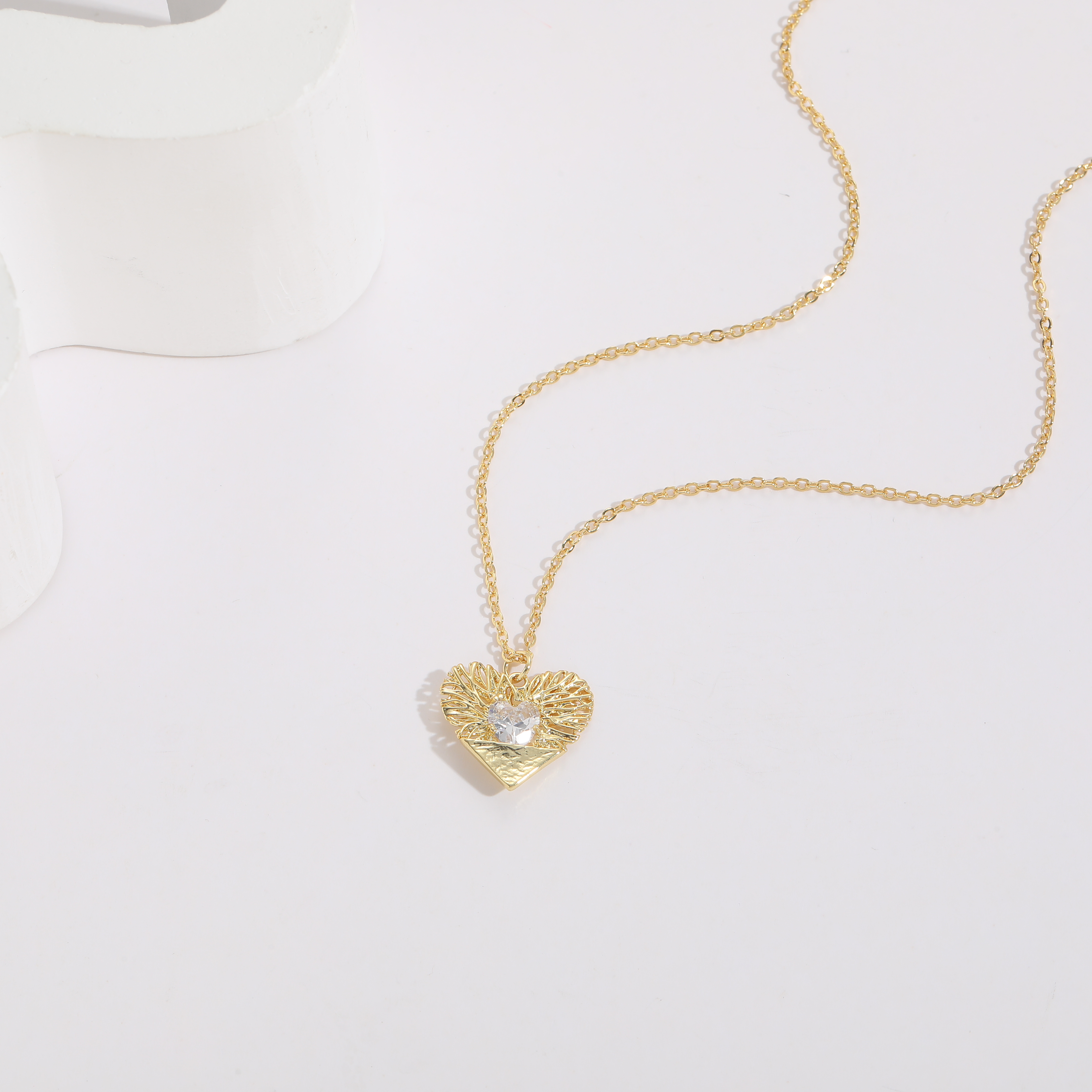 1 Pieza Estilo Coreano Árbol Forma De Corazón Cobre Embutido Circón Chapado En Oro De 14 Quilates. Collar Colgante display picture 5