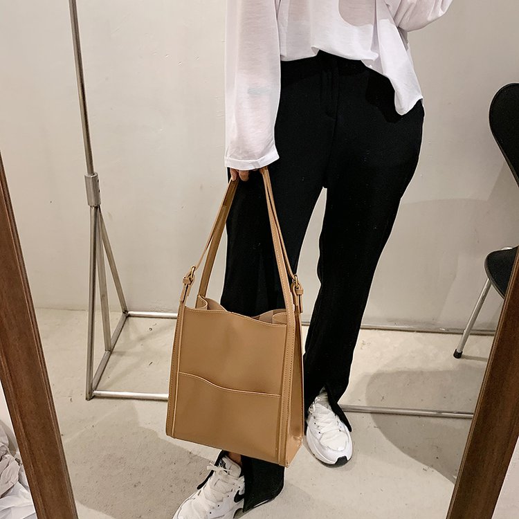 Women's All Seasons Pu Leather Solid Color Basic Square Magnetic Buckle Tote Bag display picture 5