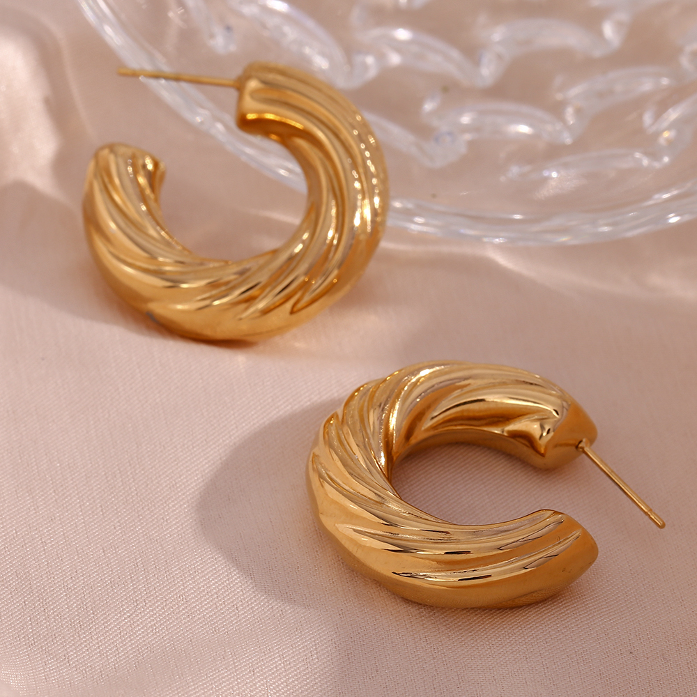 1 Pair Retro C Shape Twist Plating Stainless Steel 18k Gold Plated Ear Studs display picture 1