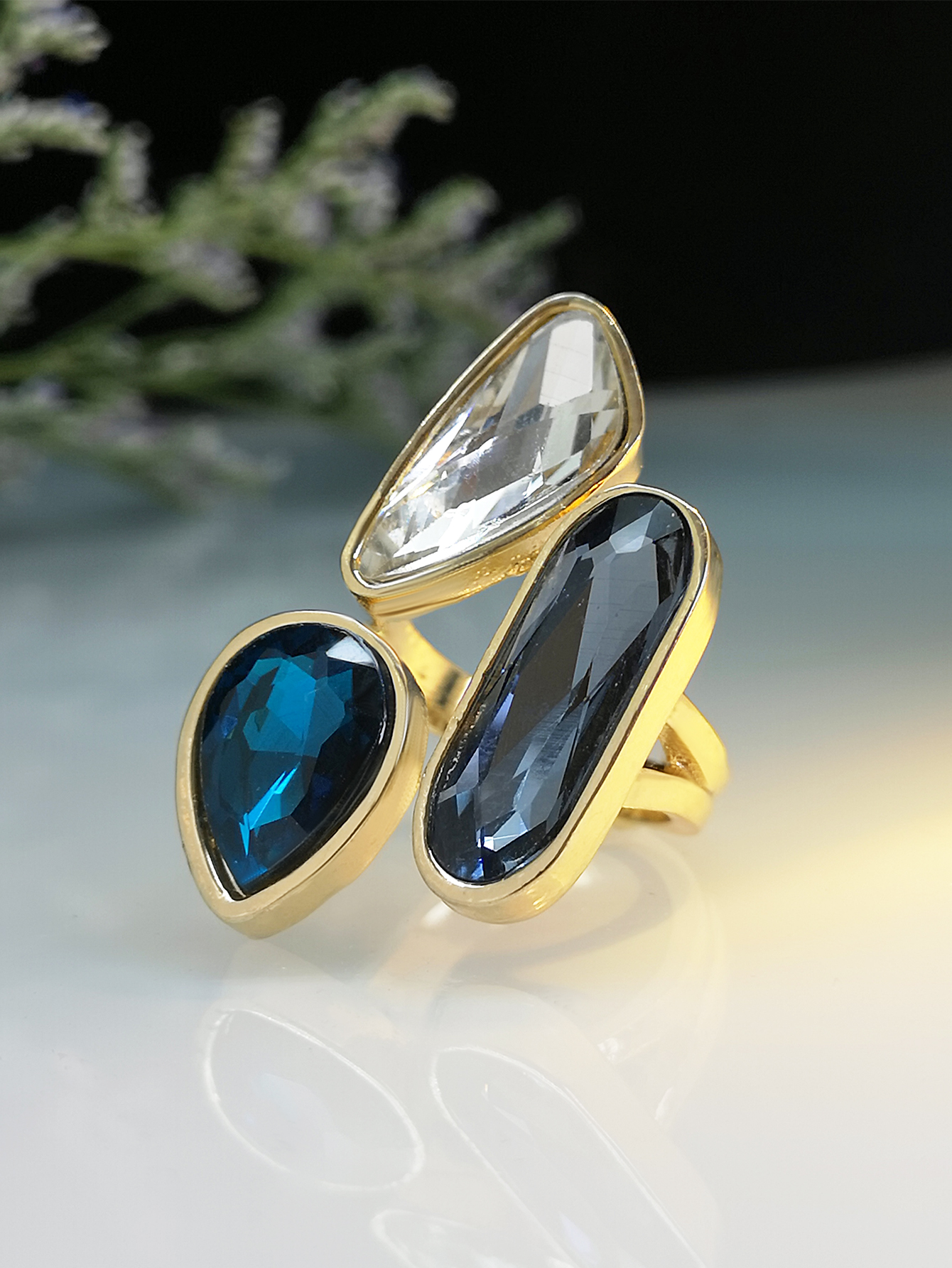 1 Piece Retro Triangle Water Droplets Alloy Plating Inlay Artificial Crystal Gold Plated Women's Rings display picture 4