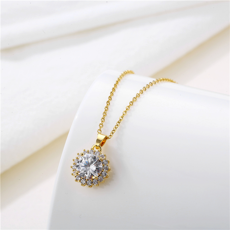 Fashion Water Droplets Heart Shape Snowflake Stainless Steel Inlay Zircon 18k Gold Plated Gold Plated Pendant Necklace display picture 3