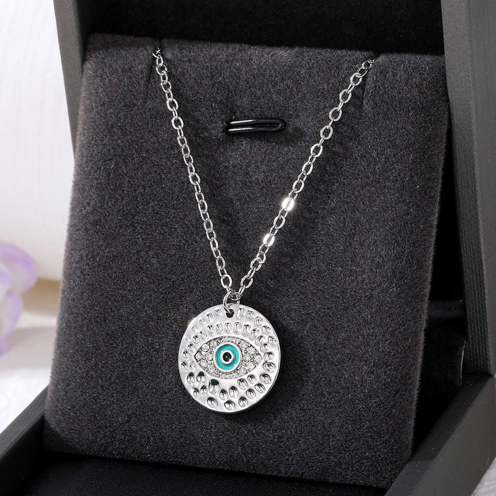 1 Piece Fashion Devil's Eye Alloy Inlay Artificial Diamond Women's Pendant Necklace display picture 7