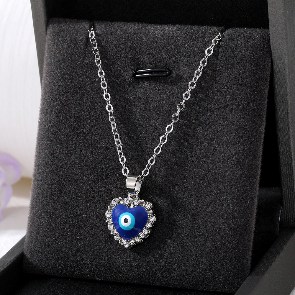 1 Piece Fashion Devil's Eye Alloy Inlay Artificial Diamond Women's Pendant Necklace display picture 5