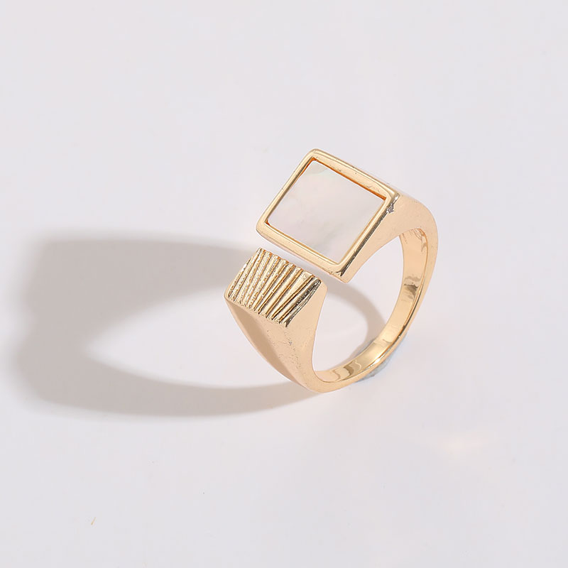 1 Piece Classic Style Letter Square Copper Asymmetrical Plating Inlay Pearl Shell 14k Gold Plated Rings display picture 1