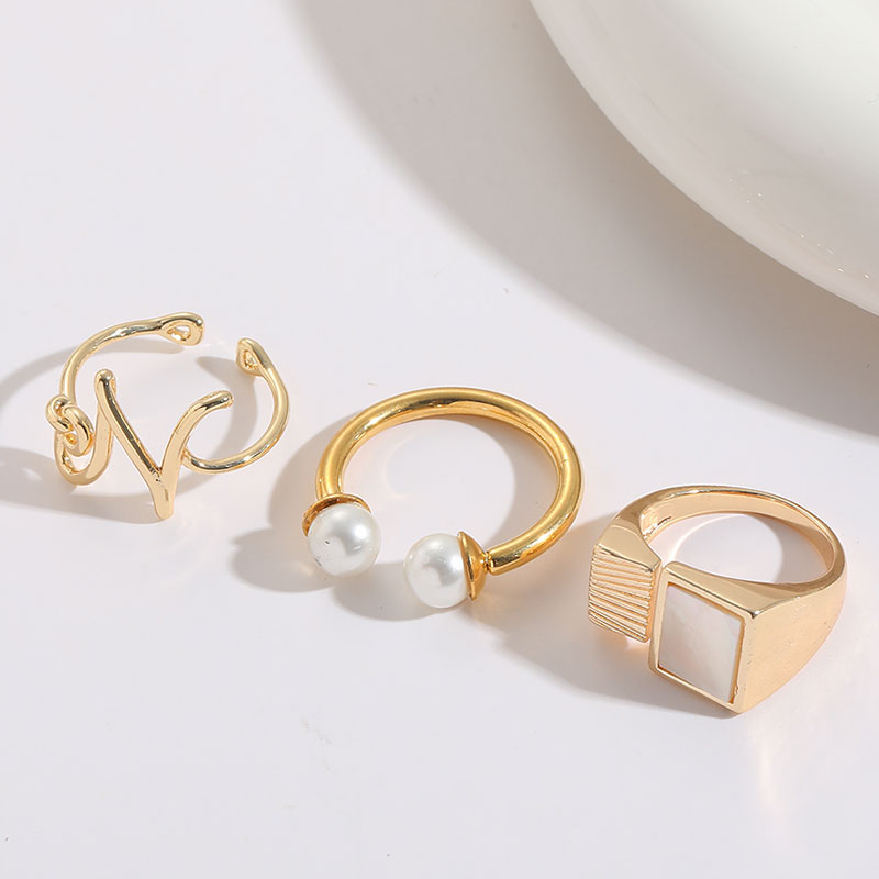 1 Piece Classic Style Letter Square Copper Asymmetrical Plating Inlay Pearl Shell 14k Gold Plated Rings display picture 2