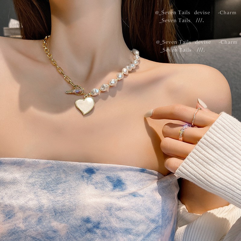 1 Pieza Moda Forma De Corazón Mariposa Aleación Embutido Diamantes De Imitación Chapado En Oro Plateado Mujeres Collar Colgante display picture 7