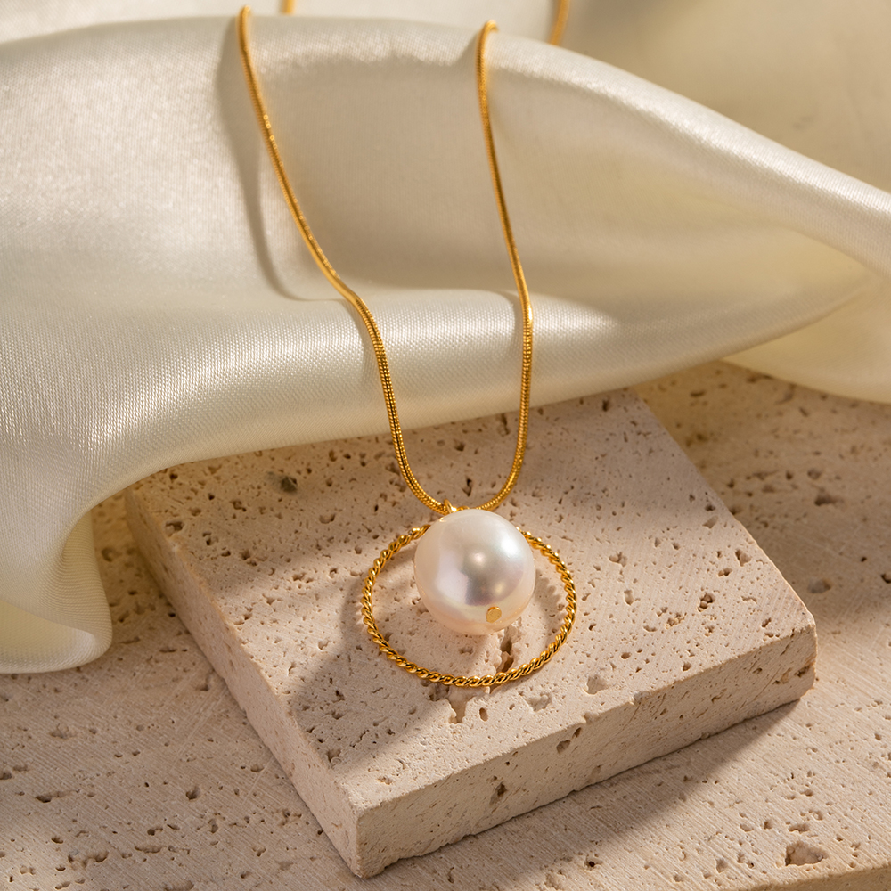 Ins-stil Einfacher Stil Kreis Rostfreier Stahl Perle Überzug 18 Karat Vergoldet Halskette Mit Anhänger display picture 9