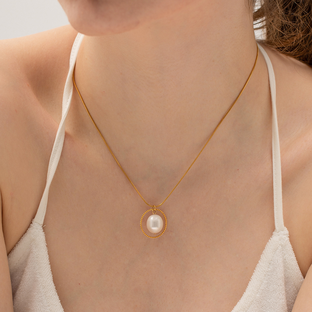 Style Ins Style Simple Cercle Acier Inoxydable Perle Placage Plaqué Or 18k Pendentif display picture 8