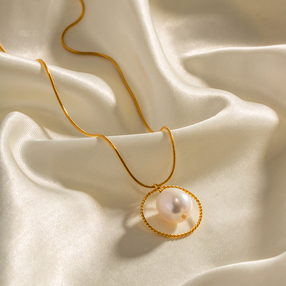 Style Ins Style Simple Cercle Acier Inoxydable Perle Placage Plaqué Or 18k Pendentif display picture 1