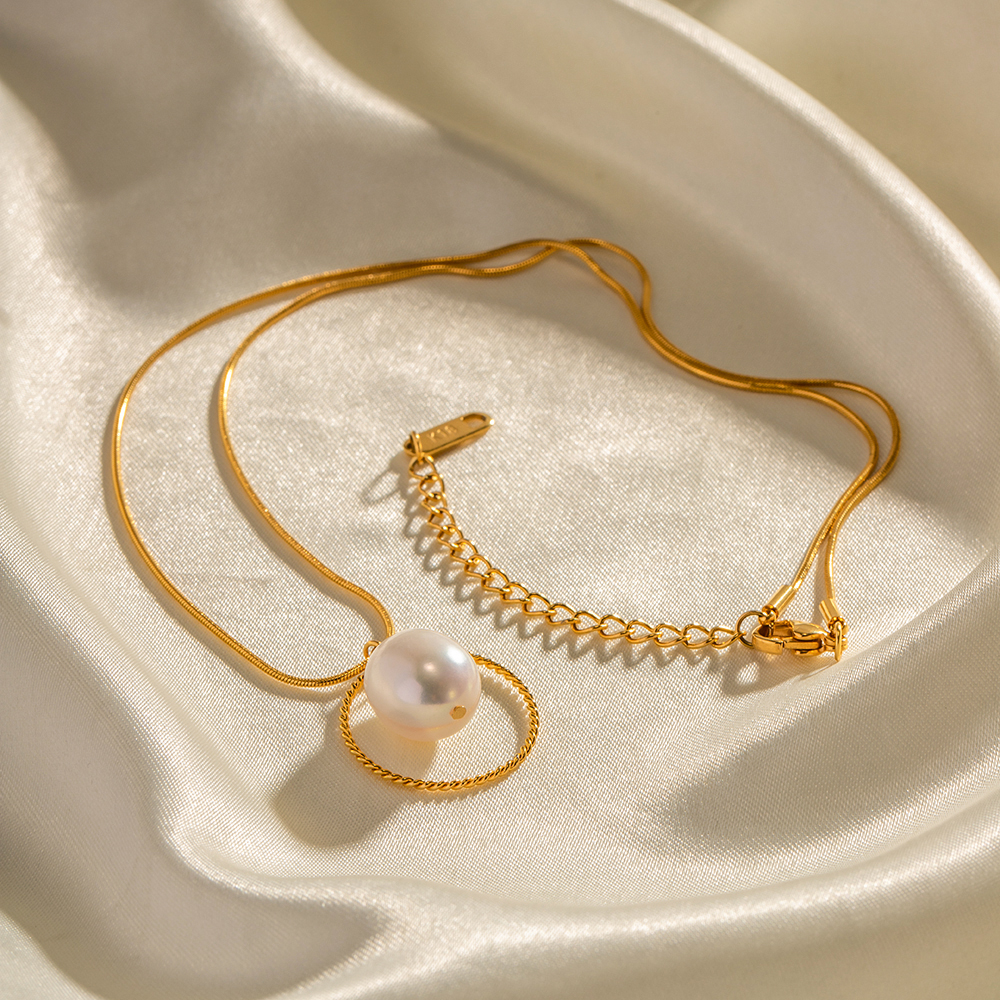 Ins-stil Einfacher Stil Kreis Rostfreier Stahl Perle Überzug 18 Karat Vergoldet Halskette Mit Anhänger display picture 2