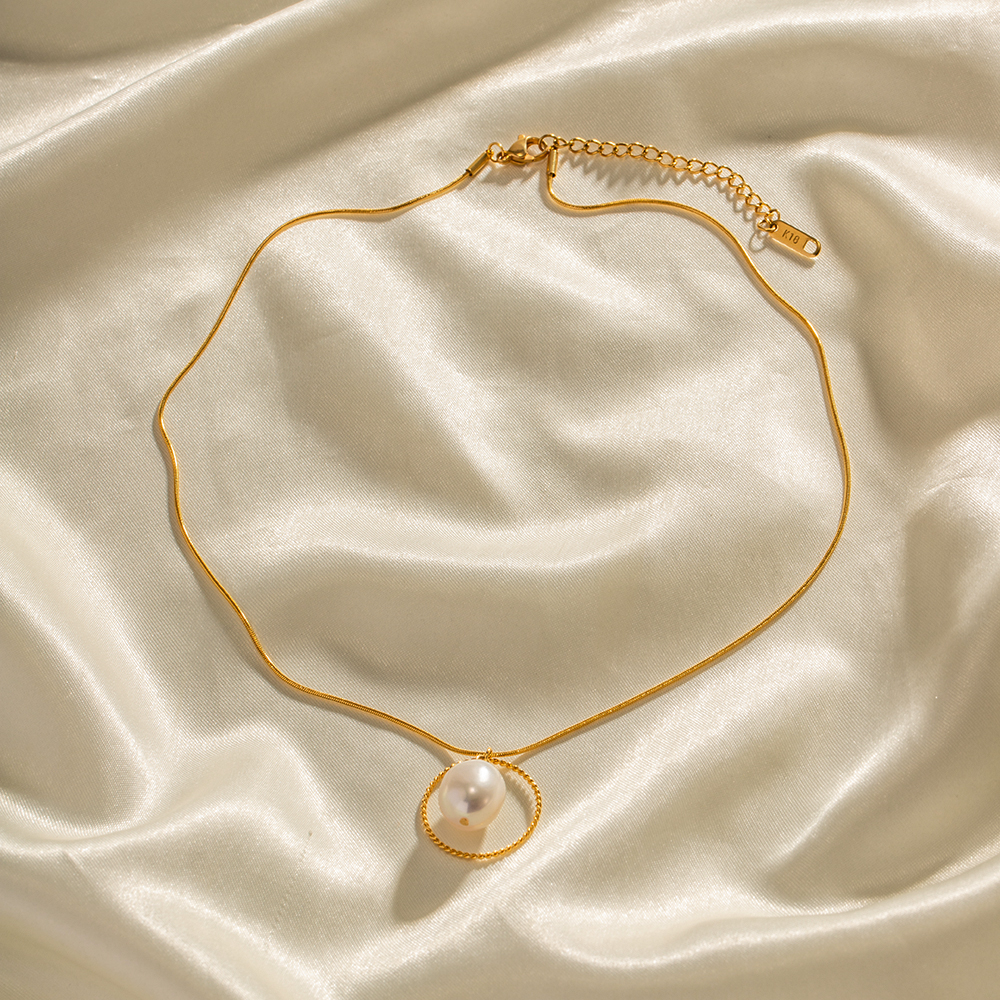 Ins-stil Einfacher Stil Kreis Rostfreier Stahl Perle Überzug 18 Karat Vergoldet Halskette Mit Anhänger display picture 4