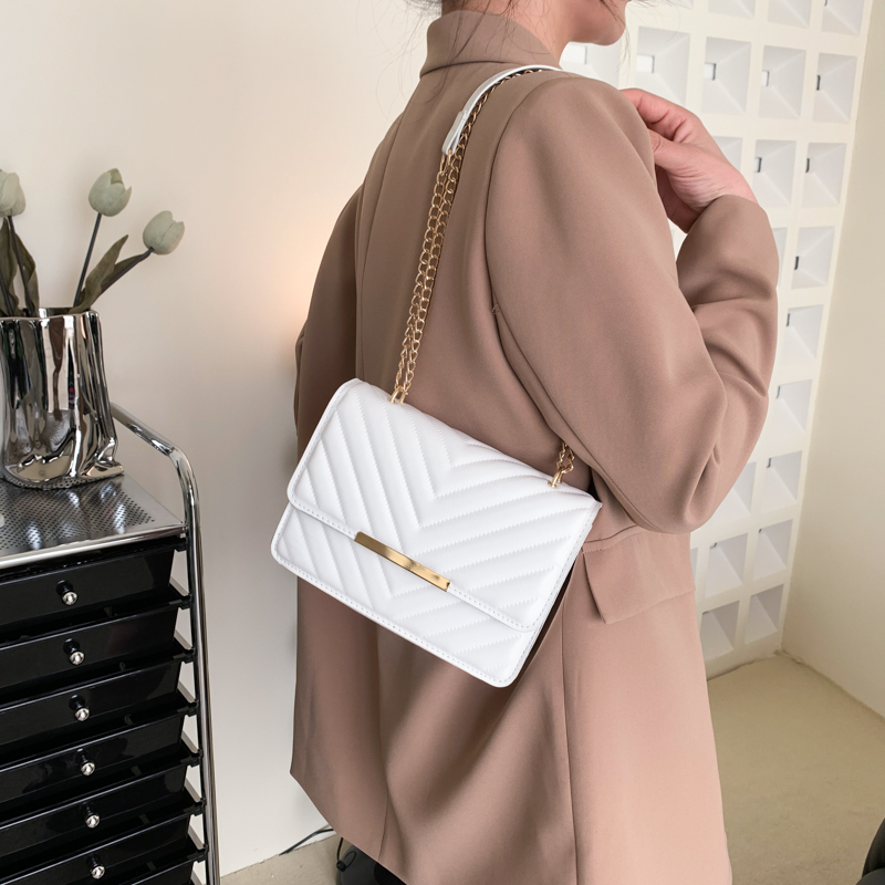 Women's Pu Leather Solid Color Basic Square Flip Cover Shoulder Bag Crossbody Bag display picture 1