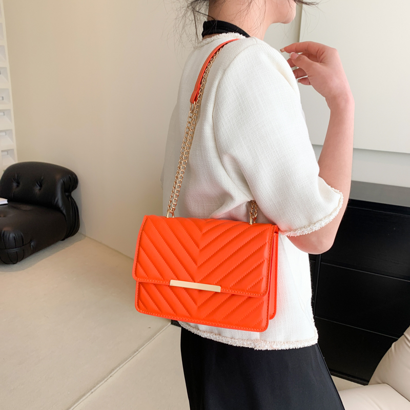 Women's Pu Leather Solid Color Basic Square Flip Cover Shoulder Bag Crossbody Bag display picture 7