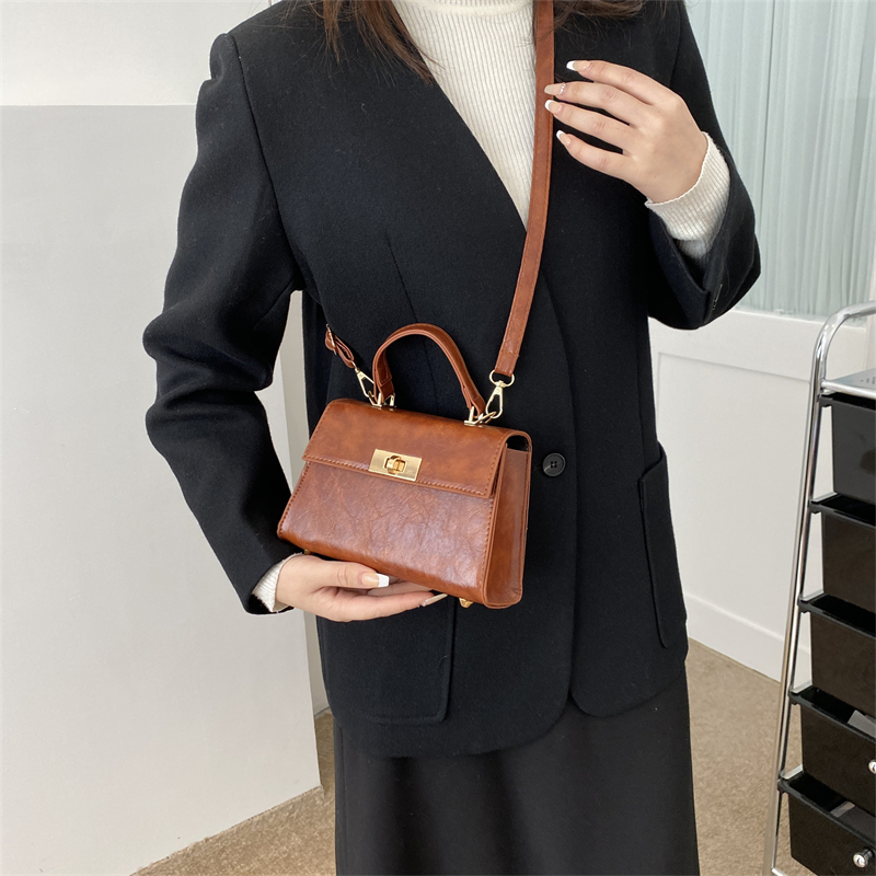 Women's Autumn Pu Leather Vintage Style Handbag display picture 1