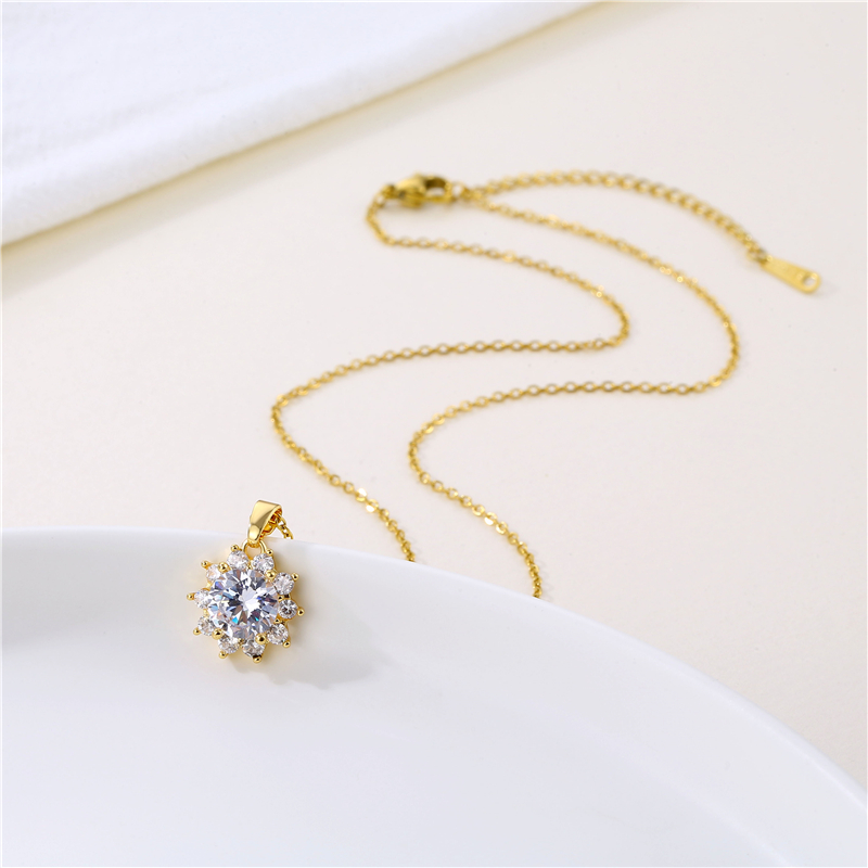 Fashion Water Droplets Heart Shape Snowflake Stainless Steel Inlay Zircon 18k Gold Plated Gold Plated Pendant Necklace display picture 14