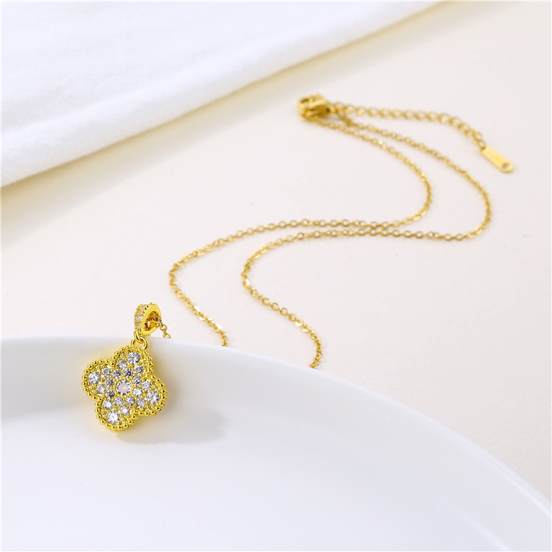 Fashion Water Droplets Heart Shape Snowflake Stainless Steel Inlay Zircon 18k Gold Plated Gold Plated Pendant Necklace display picture 18