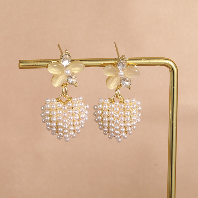 1 Pair Sweet Heart Shape Flower Inlay Alloy Artificial Pearls Zircon Drop Earrings display picture 4