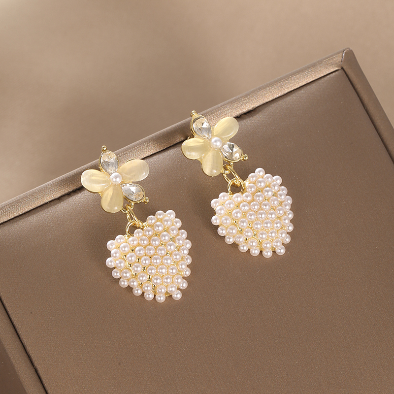 1 Pair Sweet Heart Shape Flower Inlay Alloy Artificial Pearls Zircon Drop Earrings display picture 5