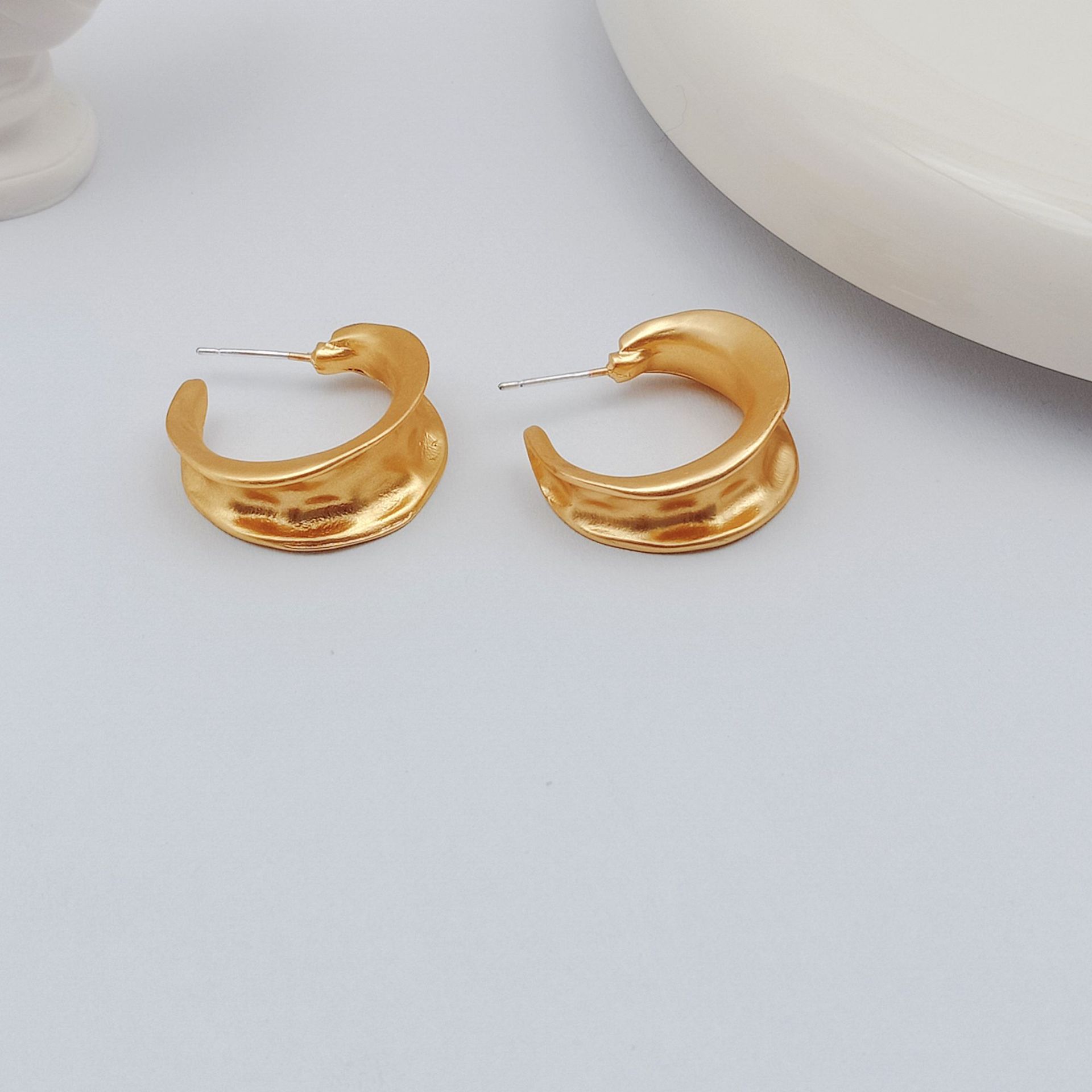 1 Pair Simple Style Circle Flower Plating Iron Ear Studs display picture 9