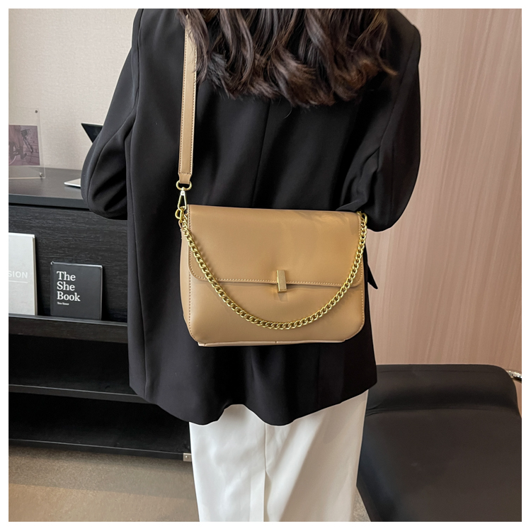 Women's Pu Leather Solid Color Basic Chain Square Zipper Magnetic Buckle Crossbody Bag display picture 4