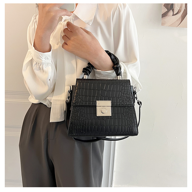 Women's All Seasons Pu Leather Solid Color Crocodile Basic Square Lock Clasp Handbag display picture 7