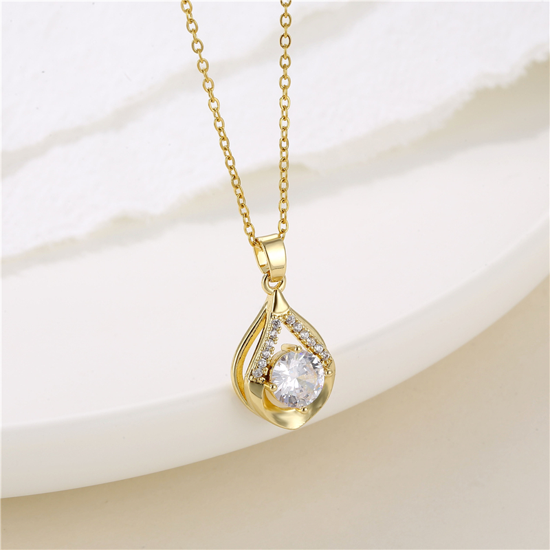 Stainless Steel Titanium Steel 18K Gold Plated Retro Plating Inlay Water Droplets Heart Shape Snowflake Zircon Pendant Necklace display picture 5