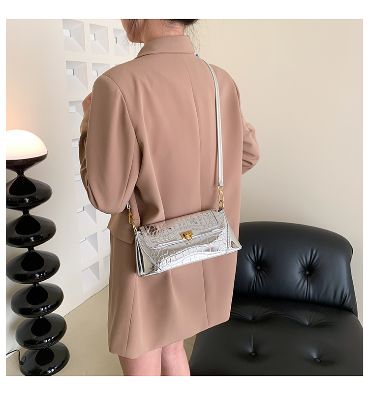 Women's All Seasons Pu Leather Solid Color Classic Style Square Zipper Magnetic Buckle Underarm Bag display picture 4