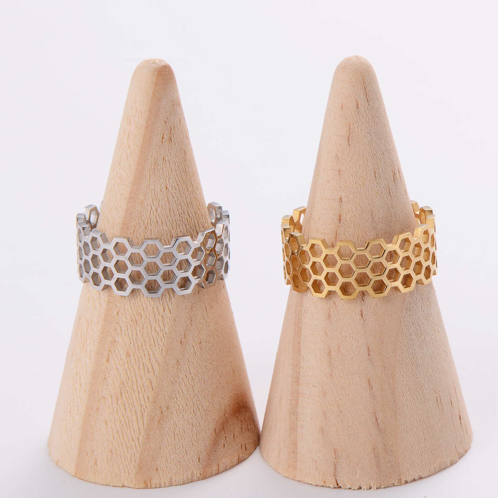 Wholesale Casual Honeycomb Stainless Steel Gold Plated Rings display picture 5