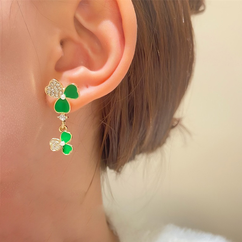 1 Pair Simple Style Shamrock Alloy Inlay Rhinestones 14k Gold Plated St. Patrick Women's Ear Studs display picture 2