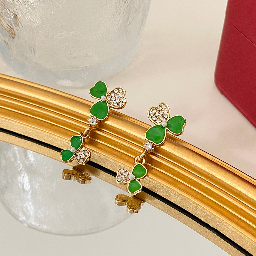 1 Pair Simple Style Shamrock Alloy Inlay Rhinestones 14k Gold Plated St. Patrick Women's Ear Studs display picture 3