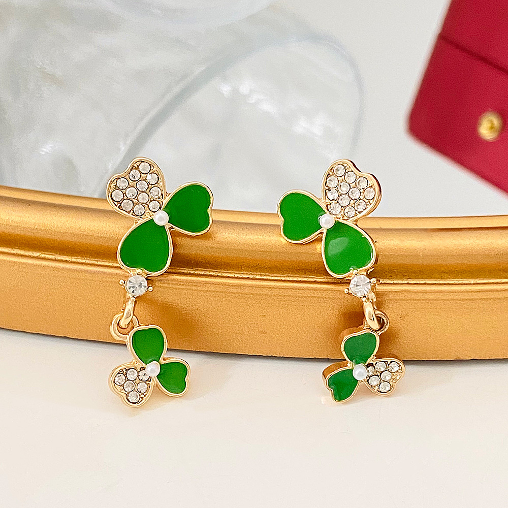 1 Pair Simple Style Shamrock Alloy Inlay Rhinestones 14k Gold Plated St. Patrick Women's Ear Studs display picture 5