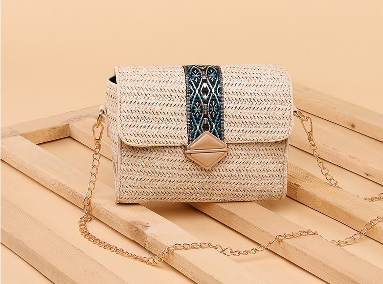 Women's Straw Solid Color Fashion Square Flip Cover Crossbody Bag Straw Bag Chain Bag display picture 2