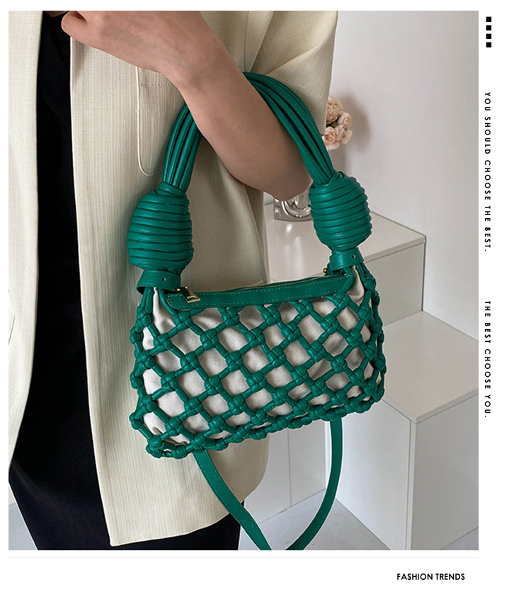 Women's Pu Leather Lingge Basic Pillow Shape Zipper Handbag display picture 1