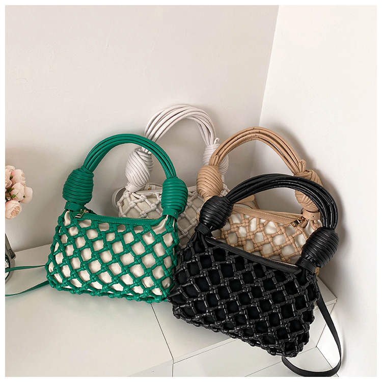 Women's Pu Leather Lingge Basic Pillow Shape Zipper Handbag display picture 3