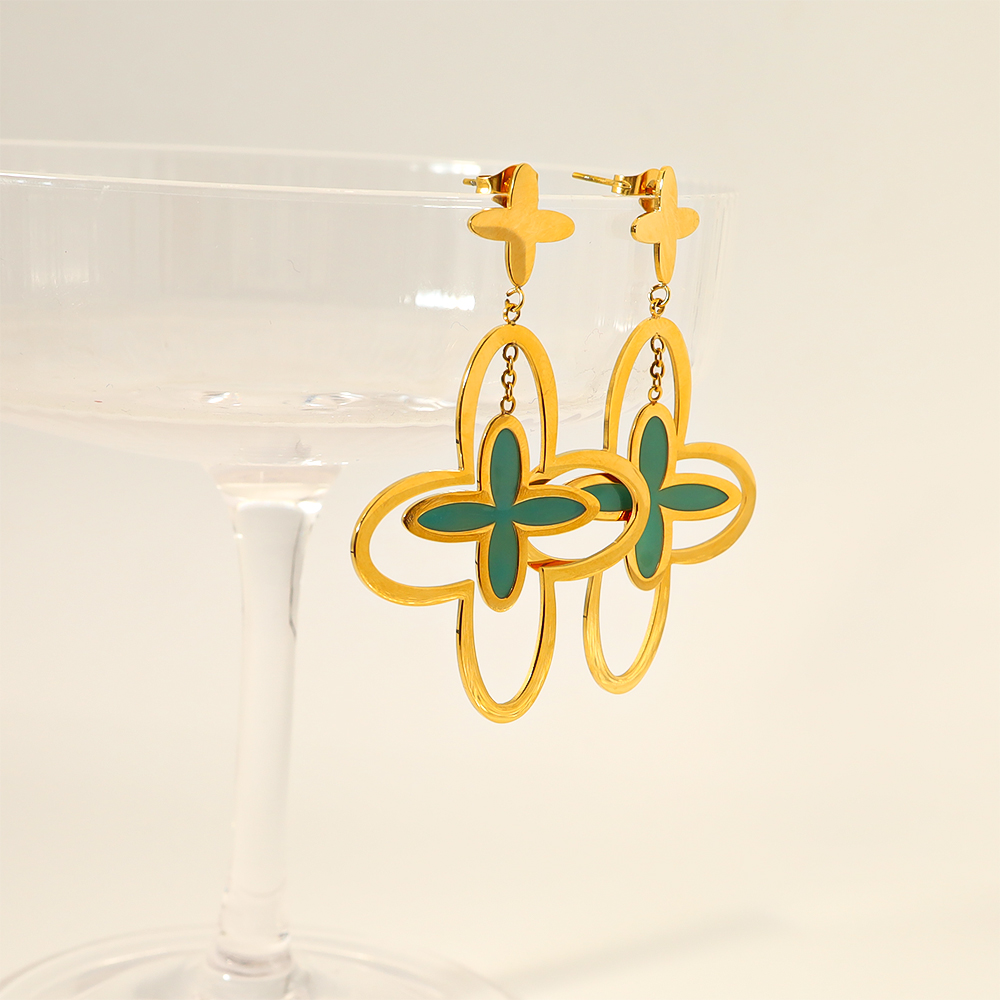 Wholesale 1 Pair Fashion Four Leaf Clover Titanium Steel 18k Gold Plated Drop Earrings display picture 1