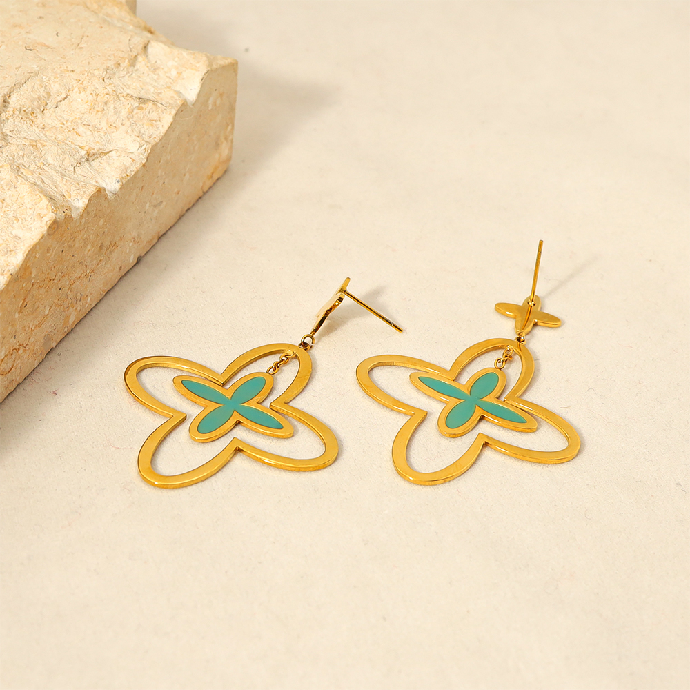Wholesale 1 Pair Fashion Four Leaf Clover Titanium Steel 18k Gold Plated Drop Earrings display picture 5