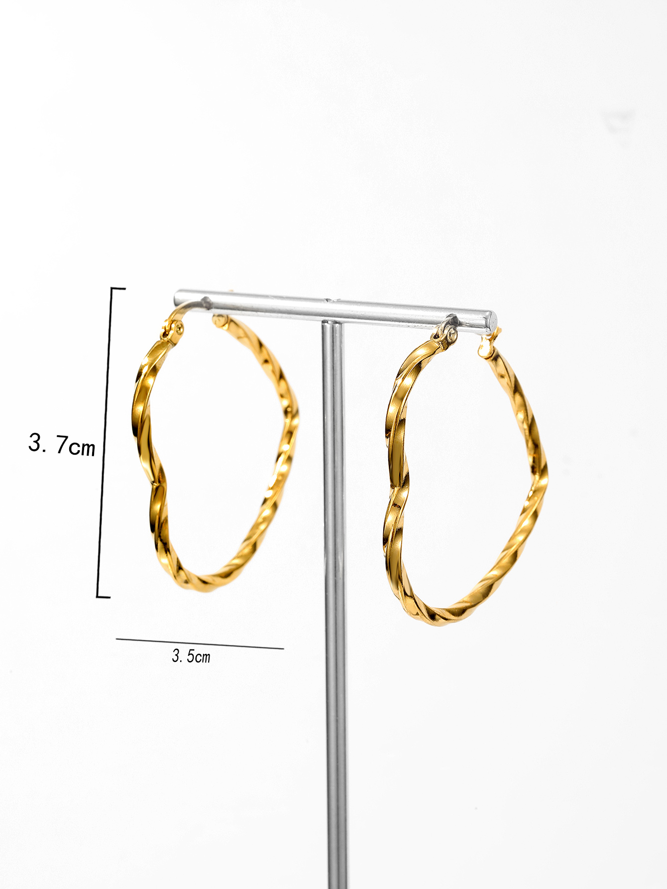1 Paar Einfacher Stil Herzform Überzug 201 Edelstahl 18 Karat Vergoldet Ohrringe display picture 1