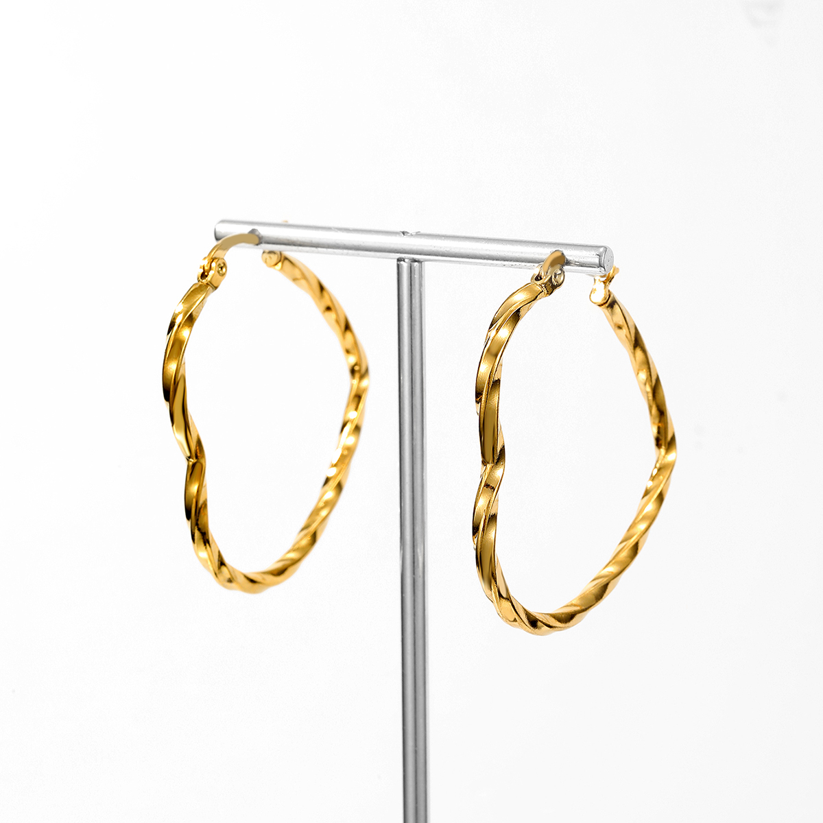 1 Paar Einfacher Stil Herzform Überzug 201 Edelstahl 18 Karat Vergoldet Ohrringe display picture 3
