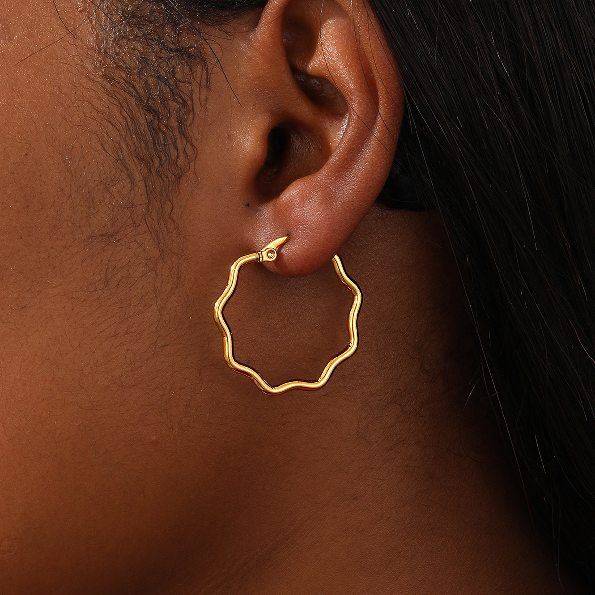 1 Paar Einfacher Stil Herzform Überzug 201 Edelstahl 18 Karat Vergoldet Ohrringe display picture 9