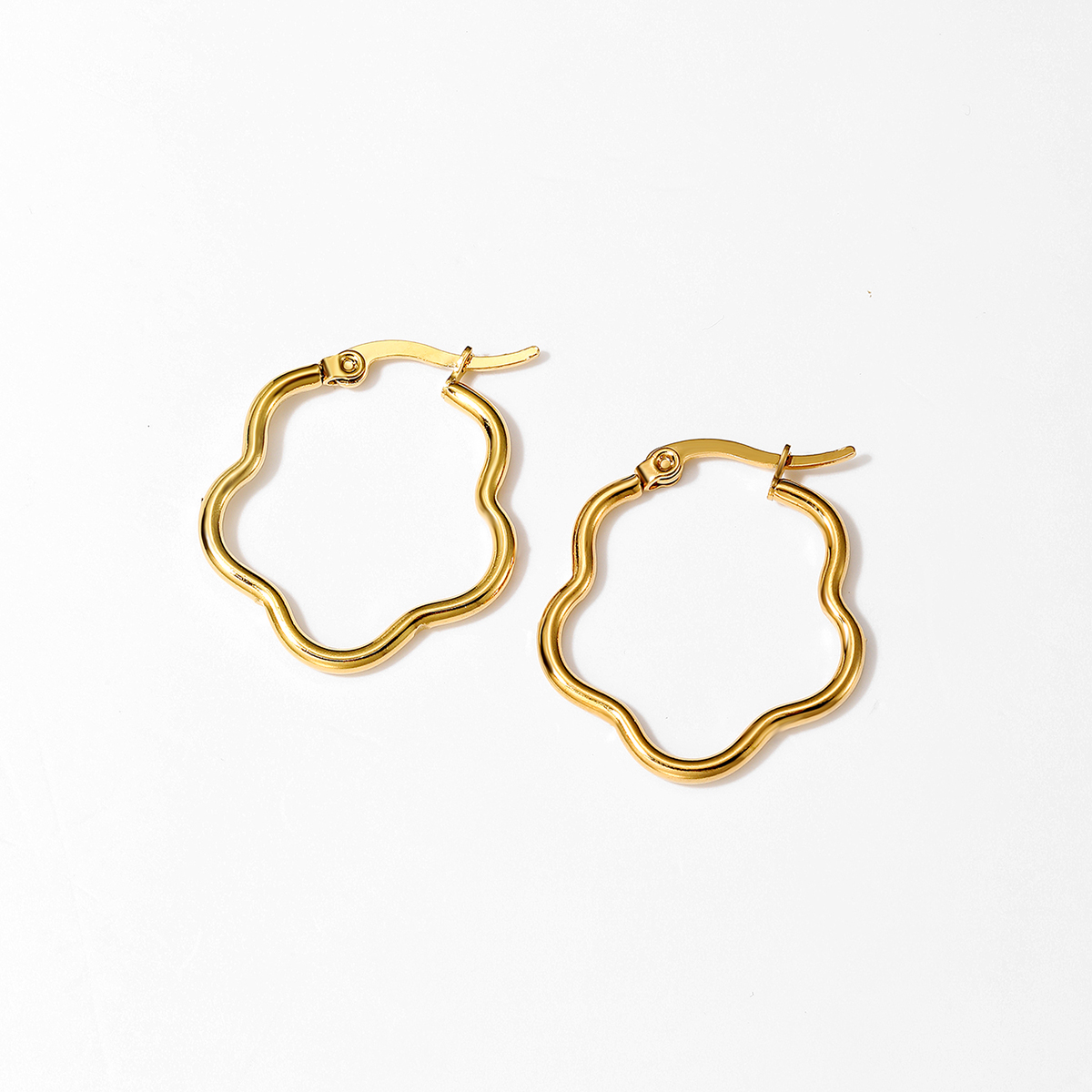 1 Paar Einfacher Stil Herzform Überzug 201 Edelstahl 18 Karat Vergoldet Ohrringe display picture 4