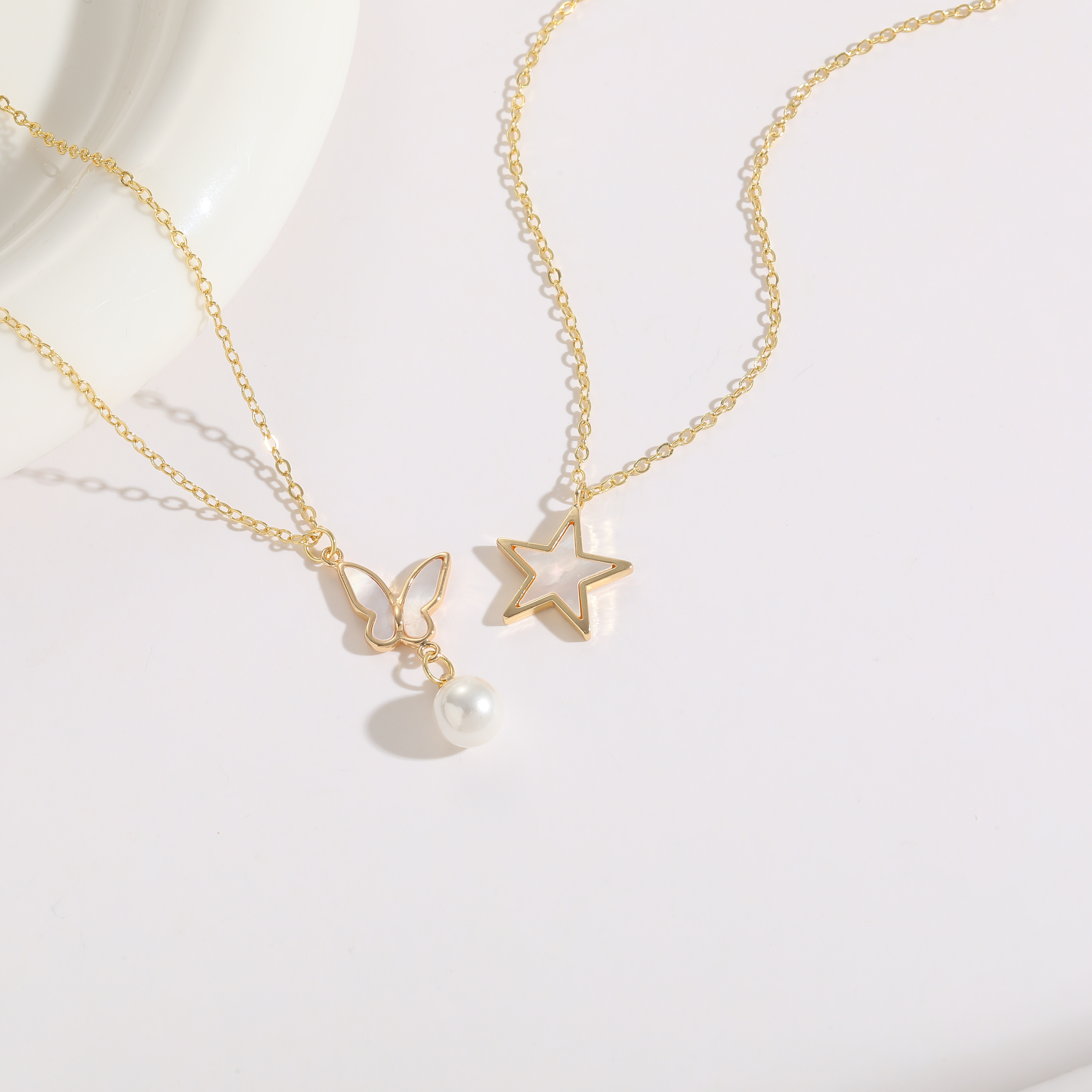 1 Piece Korean Style Star Butterfly Copper Pearl Plating Inlay Shell 14k Gold Plated Pendant Necklace display picture 3