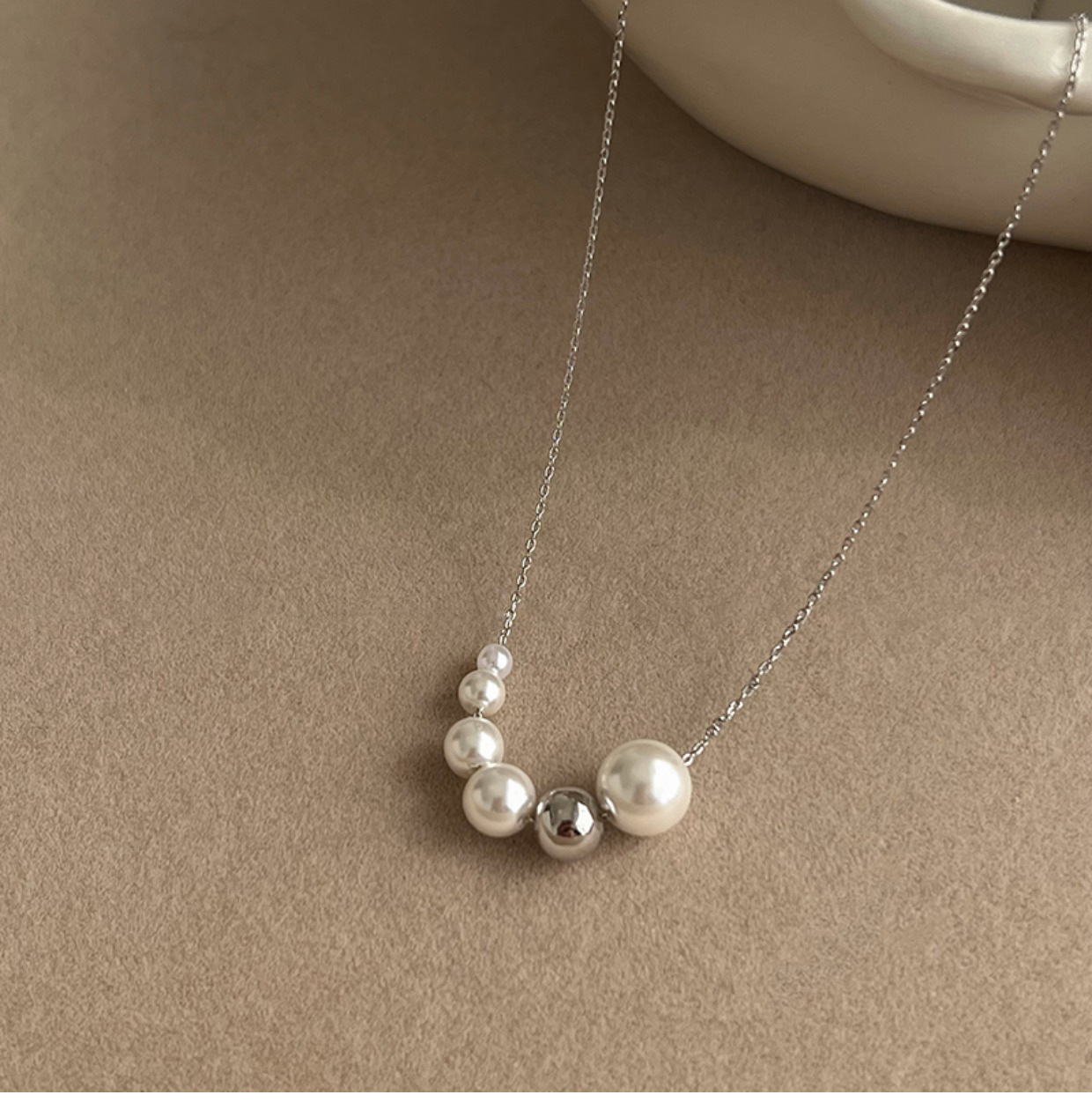 1 Piece Elegant Round Artificial Pearl Beaded Women's Necklace display picture 2