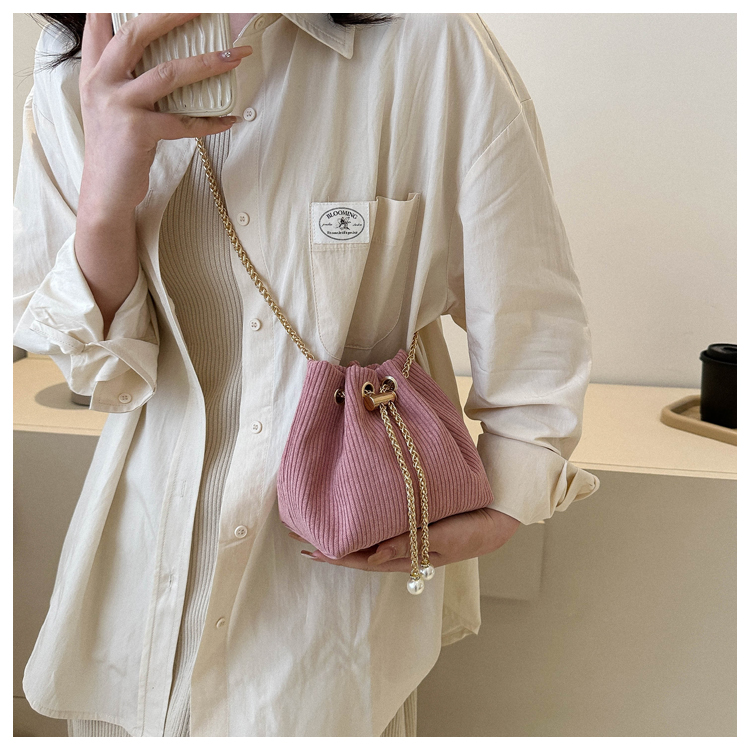 Women's Polyester Solid Color Classic Style Bucket String Crossbody Bag display picture 8